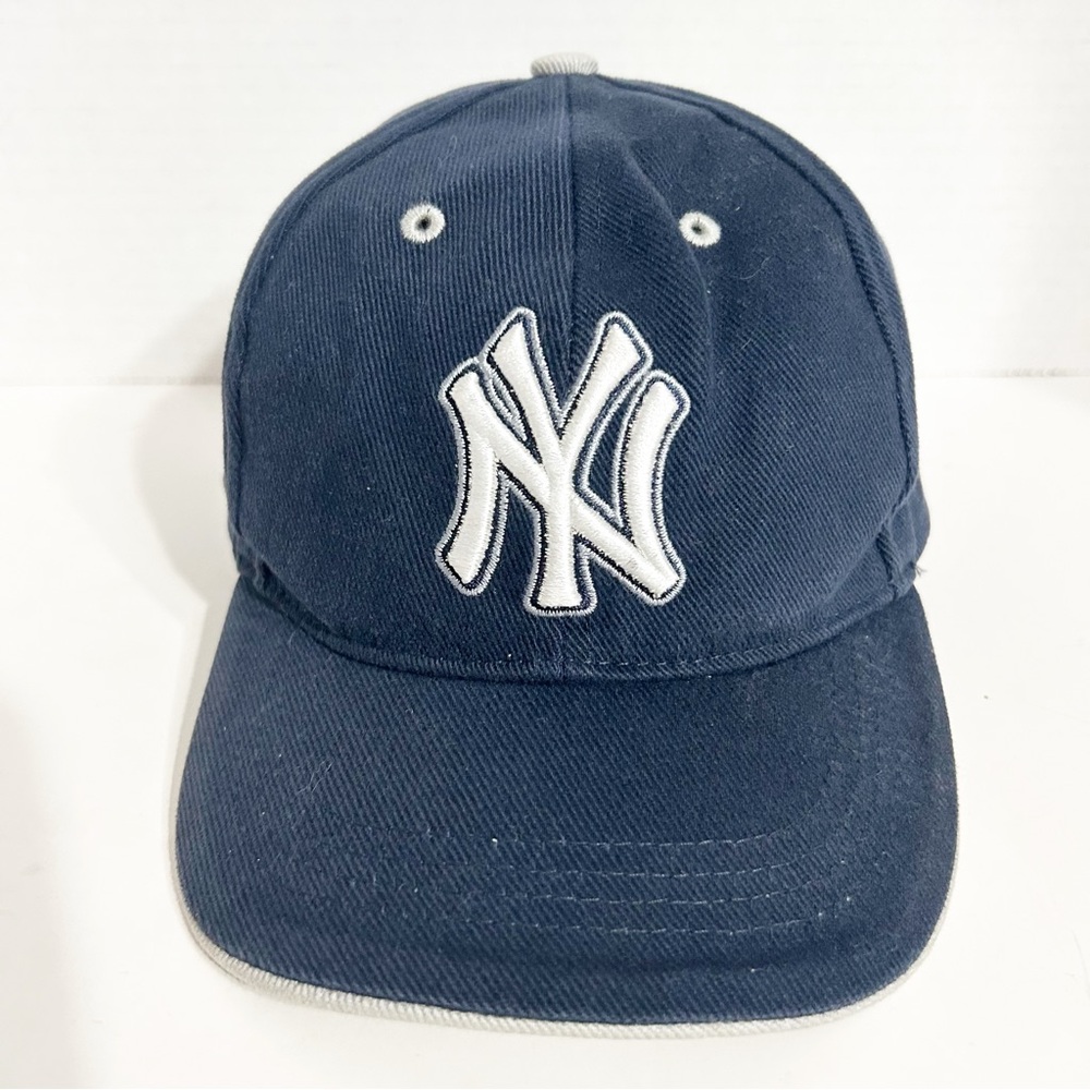Genuine Merchandise New York Yankees Baseball Cap Blue & White Velcro Adjuster